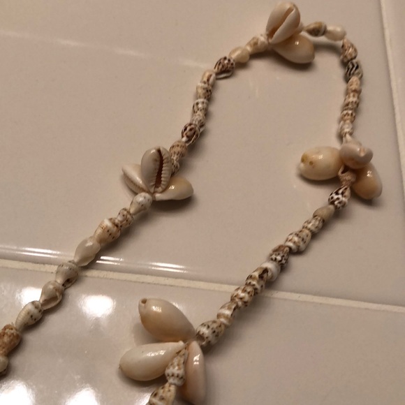🔵 Shell Necklace - Picture 4 of 4